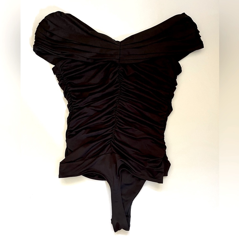 Express Off The Shoulder Ruched body - body contour